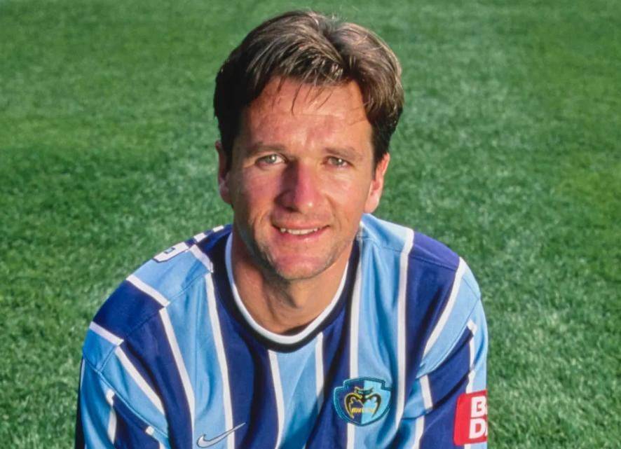 包含尤文图斯将签下加拿大年轻球员，扩大国际视野的词条